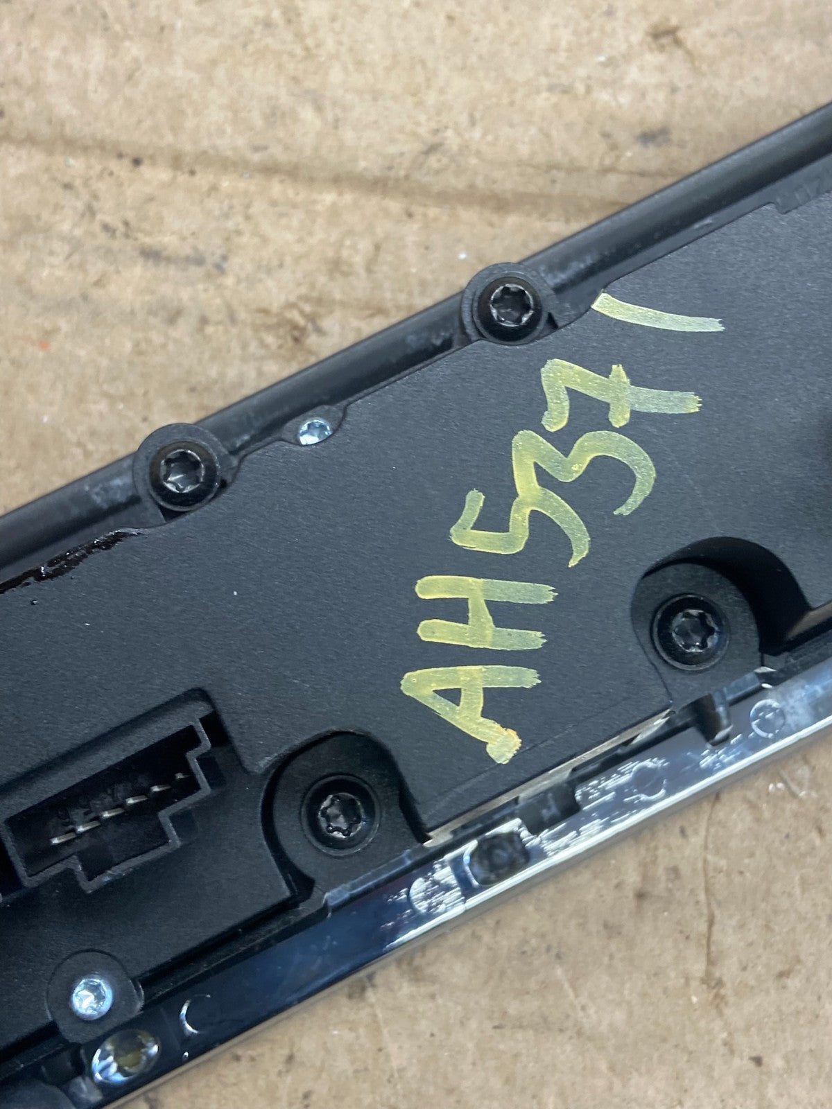 2005 - 2007 Mercedes C230 C240 Center Console Switch Control Unit ah5371 DG6