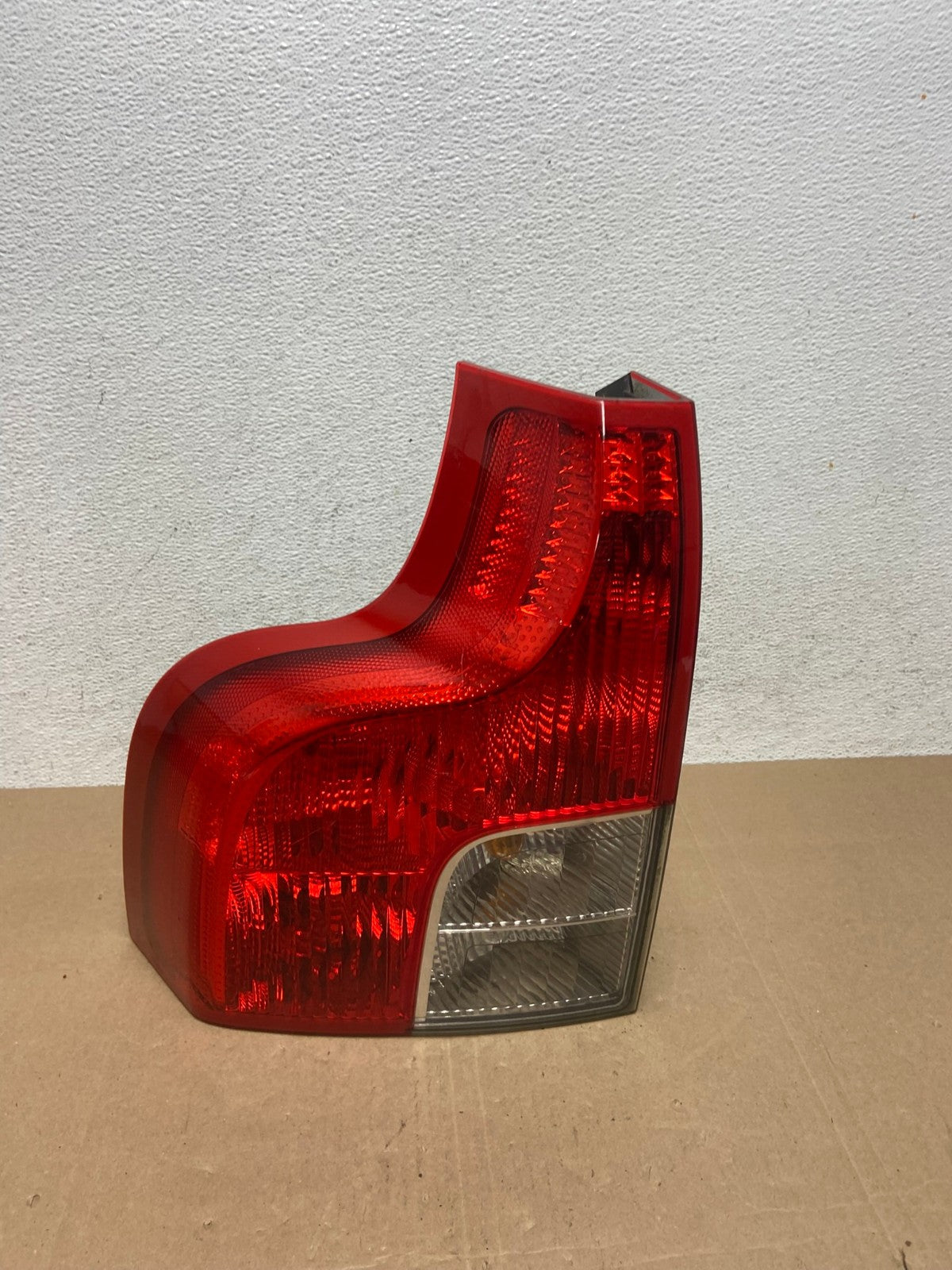 2007 to 2012 Volvo XC90 Left Driver Lh Side Lower Tail Light AE4930 LK0