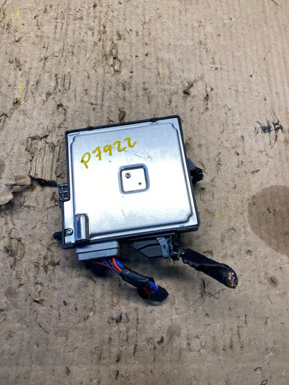 2006-2014 Kia Sedona Entourage Power Sliding Door Control Module P7922 DG5