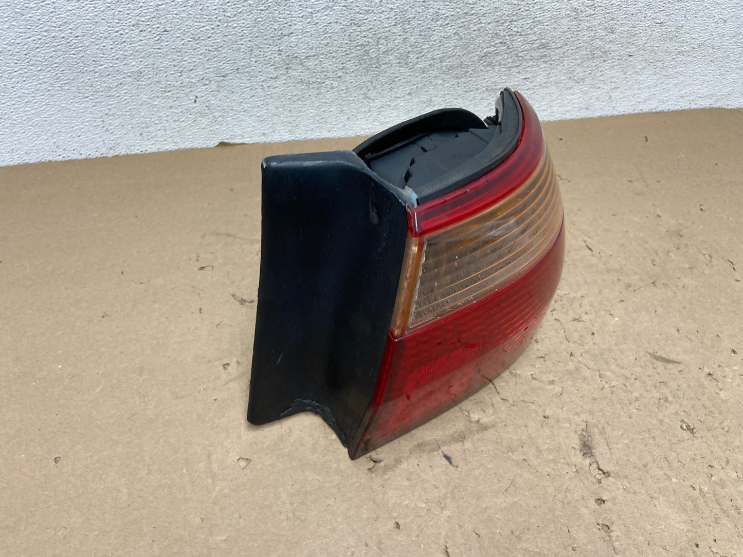 1998 to 2000 Honda Accord Sedan Right Passenger Side Tail light AG43922