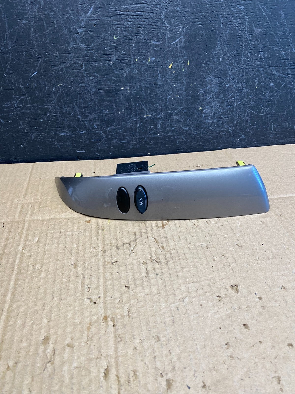 2004 to 2010 Toyota Sienna Right Side Radio Switches Bezel Trim AC9577 DG0