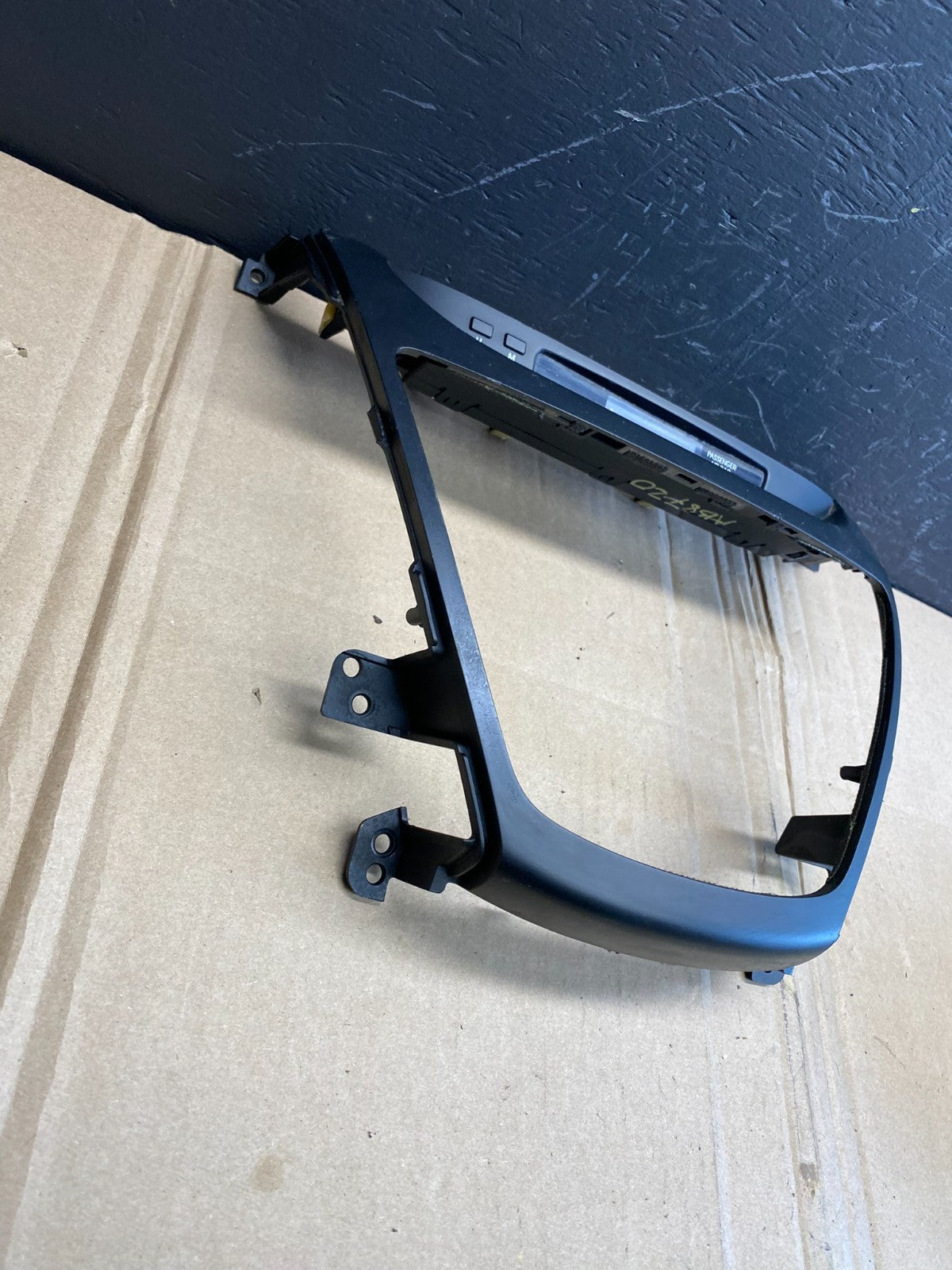 2014-2016 Hyundai Elantra Center Radio Climate Control Air Vent Bezel ab8720 DG2
