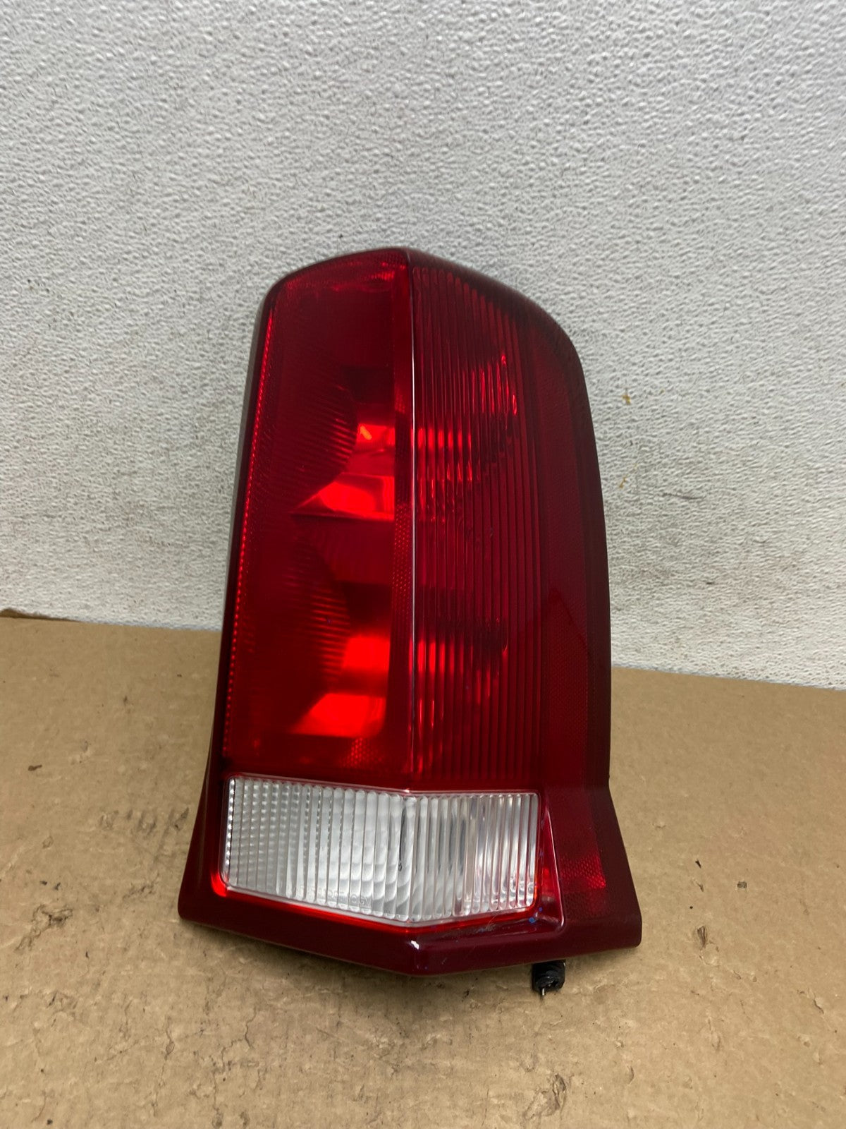 2002 to 2006 Cadillac Escalade Right Passenger RH Side Tail Light AF8072 DW0