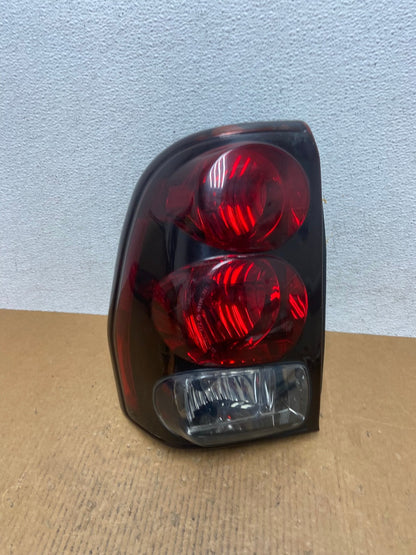 2002 to 2009 Chevrolet Trailblazer Left Driver LH Side Tail Light AE0338 LK0
