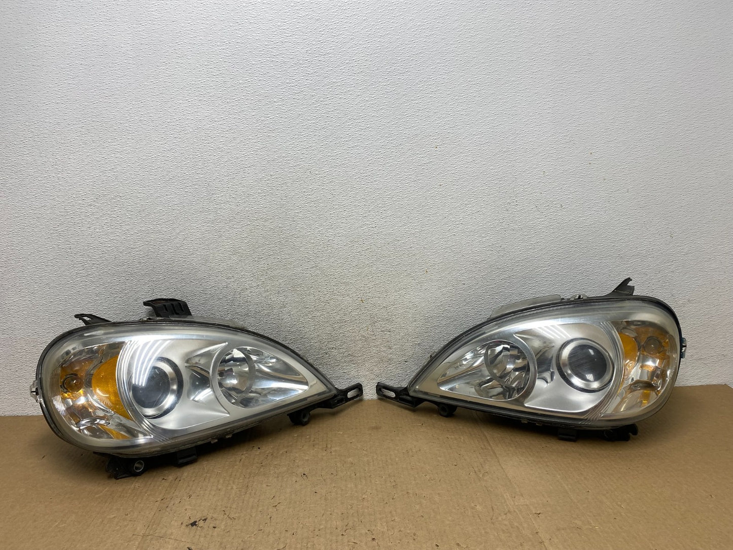 2002 - 2005 Mercedes ML ML350 ML500 Left+Right Side Halogen Headlights AF9824 DW0