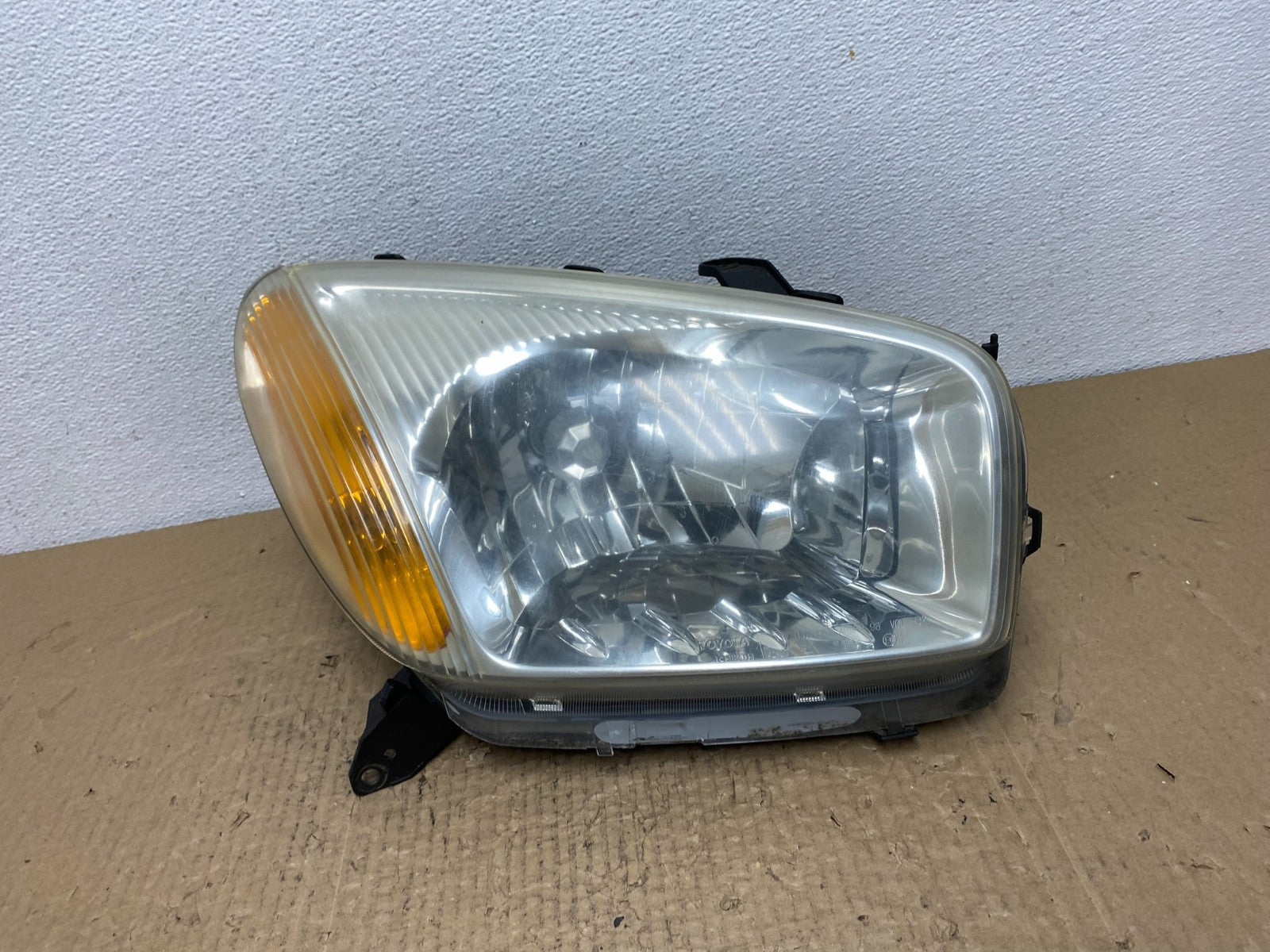 2001 - 2003 Toyota Rav4 Right Passenger RH Side Headlight Halogen Oem AC4002 DW0