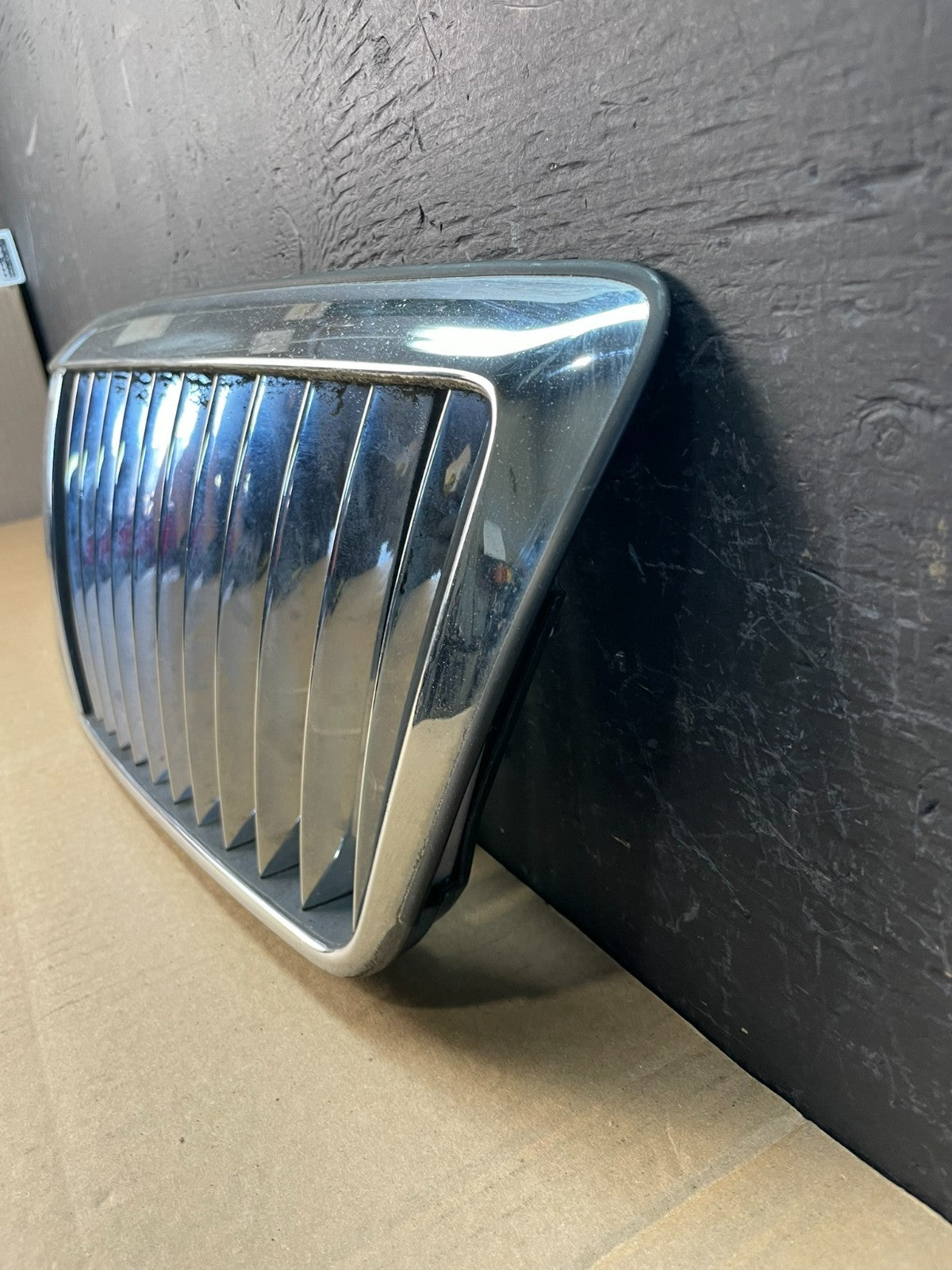 2002 to 2005 Hyundai Azera XG350 Front Upper Grill Grille W/Emblem OEM AC2248 DG2