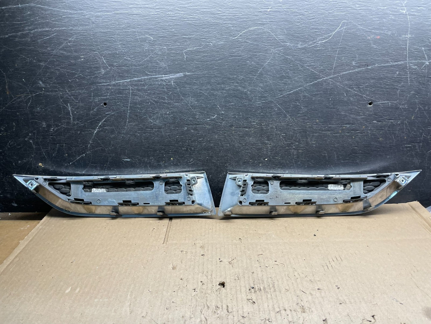 2013 2014 2015 GMC Acadia Front Left+Right Set Grille Bezel Bumper Oem V8774 DG4