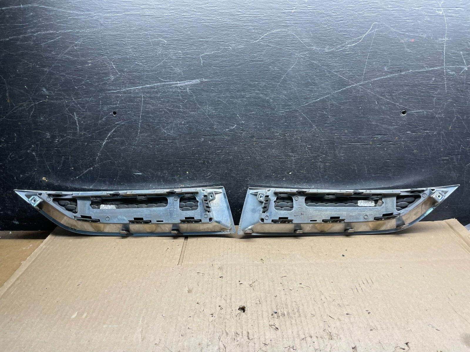2013 2014 2015 GMC Acadia Front Left+Right Set Grille Bezel Bumper Oem V8774 DG4