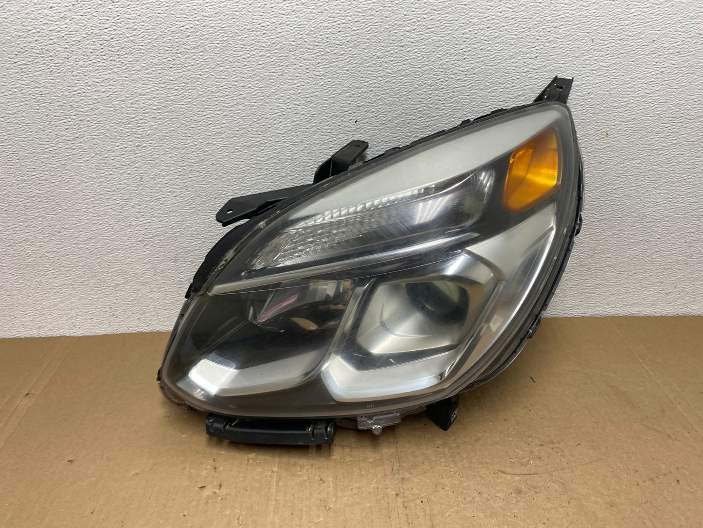 2016-2018 Chevrolet Equinox Left Driver LH Halogen Headlight AC5772 DW0