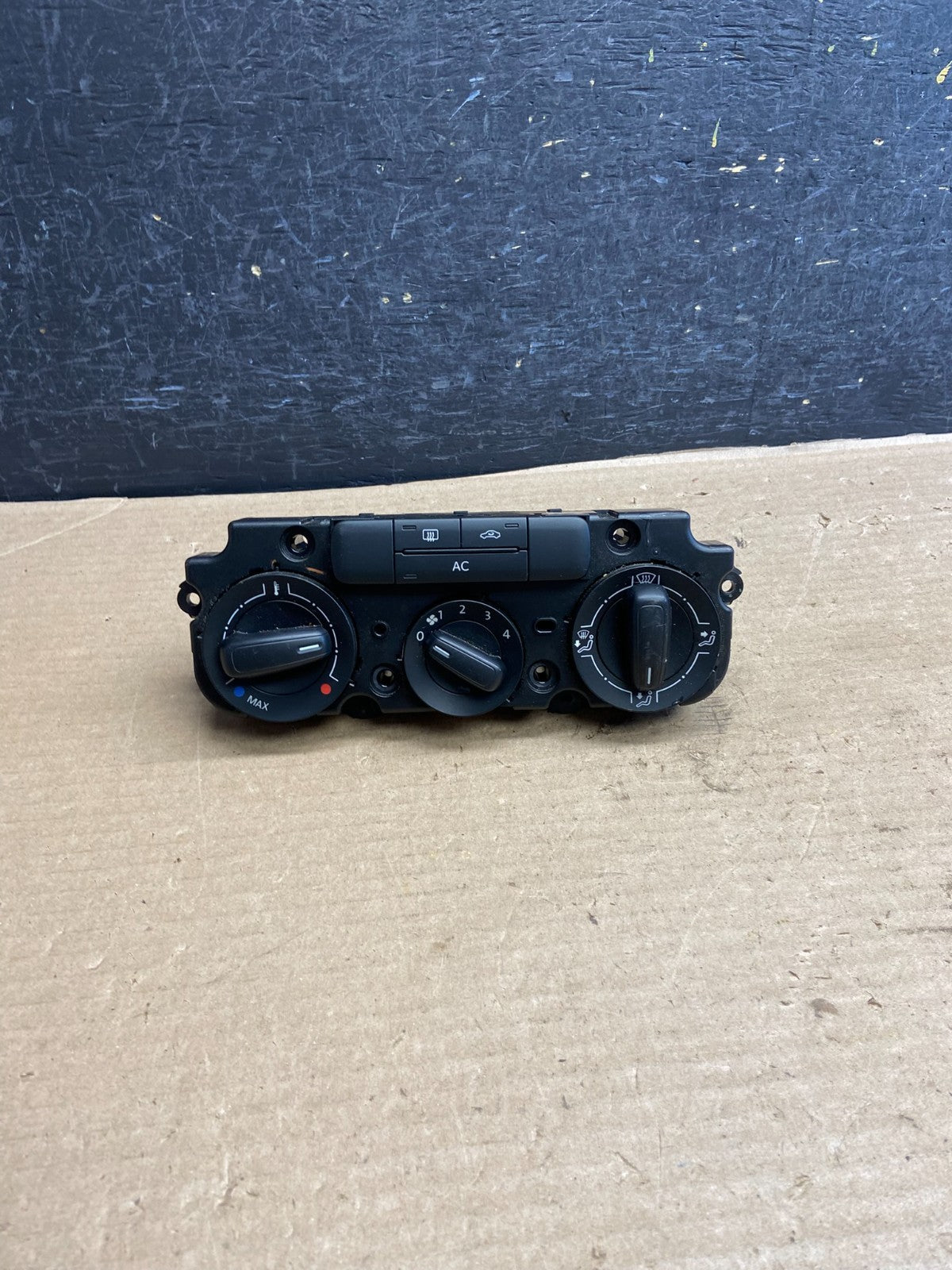 2011 - 2014 Volkswagen Jetta Center Climate Control Panel AC Heater AH3646 DG0