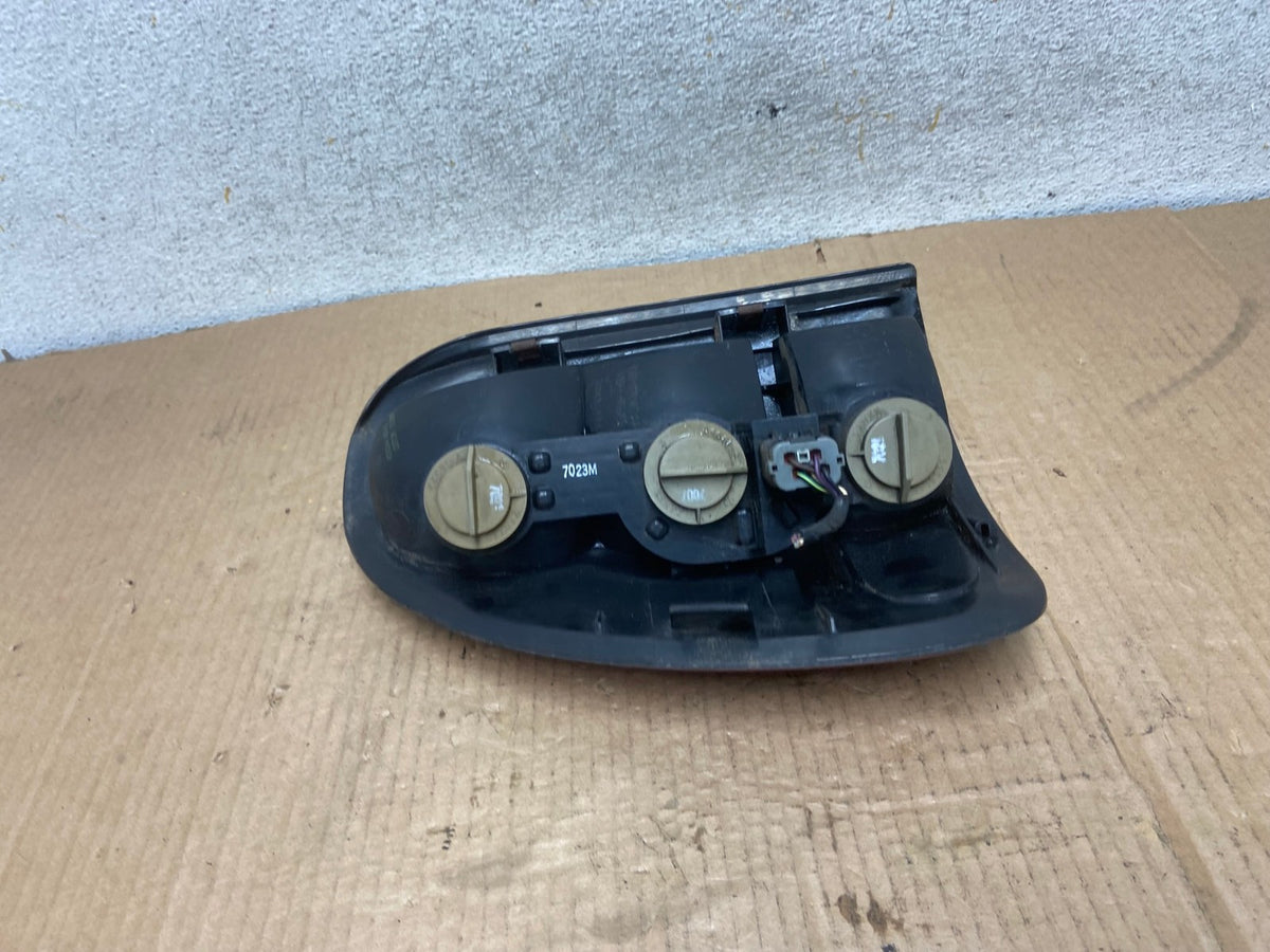 1998 to 2003 Dodge Durango Tail Light Right Passenger RH Side AI7066 LK6