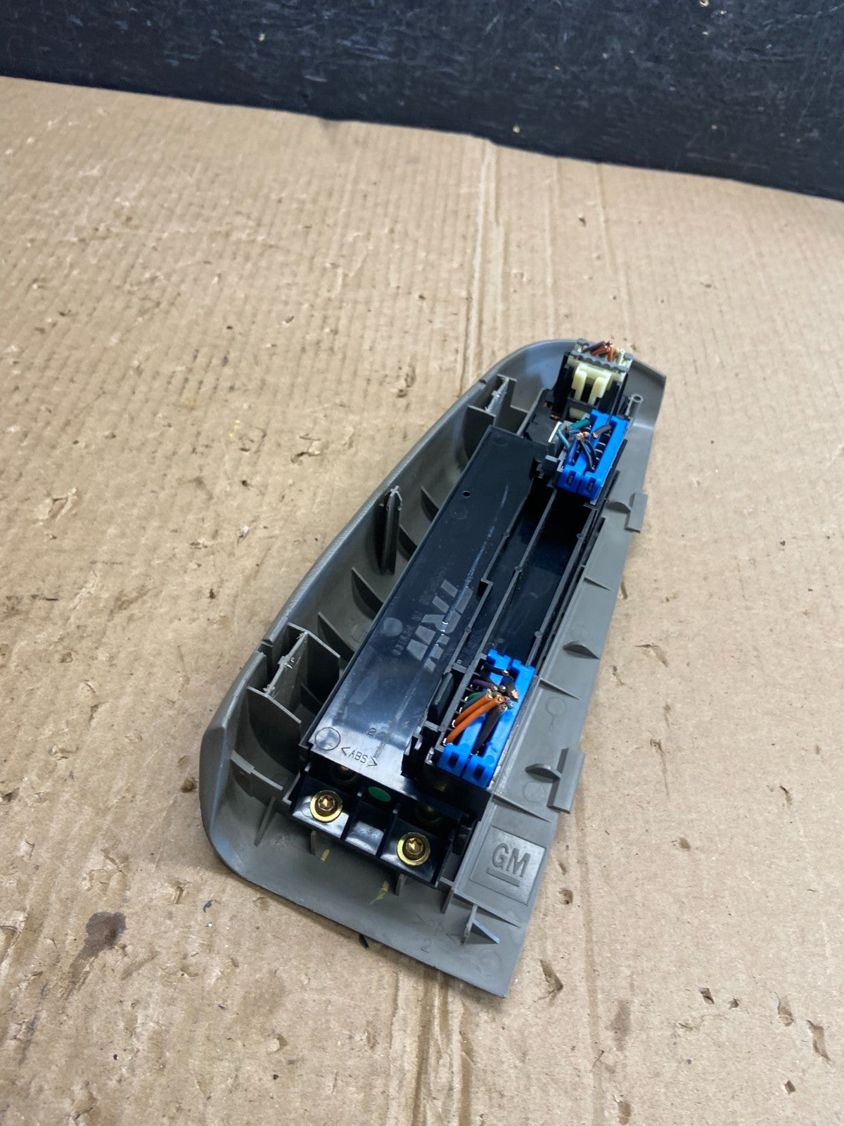 2000 to 2002 Tahoe Yukon Suburban Silverado Master Power Window Switch AE4017 DG3