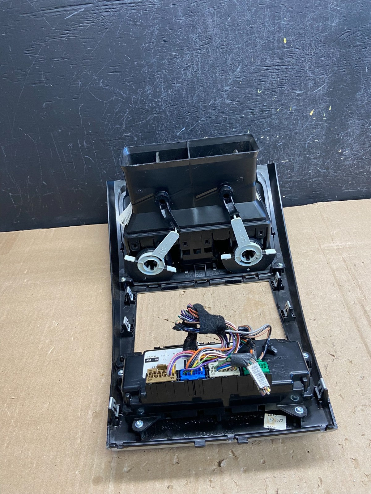 2007 - 2012 GMC Acadia A/C Heater Climate Control Radio Panel Bezel OE AE1747 DG4