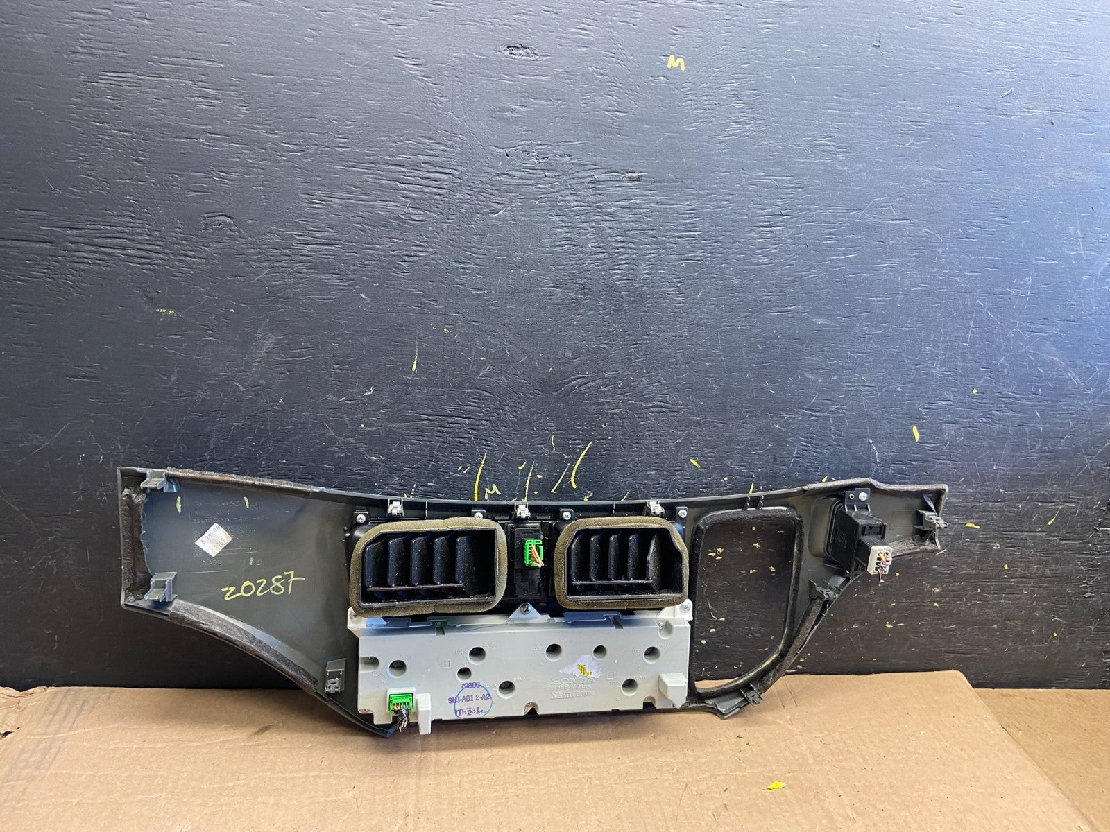 2005 to 2010 Honda Odyssey Radio Climate Control Dash Trim Bezel z0287 DG4