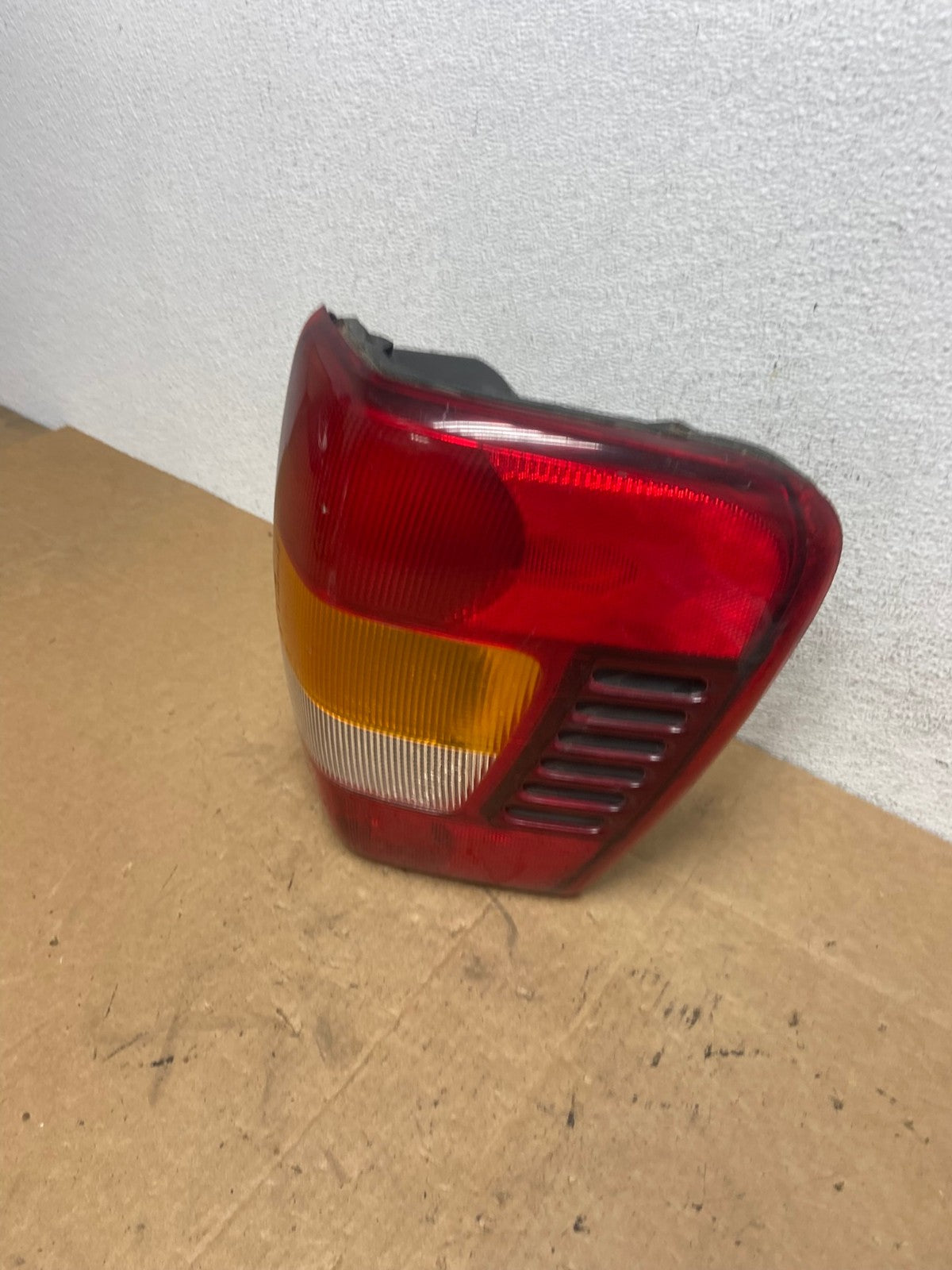 1999-2004 Jeep Grand Cherokee WJ Right Passenger Rh Tail Light AD4809 LK1