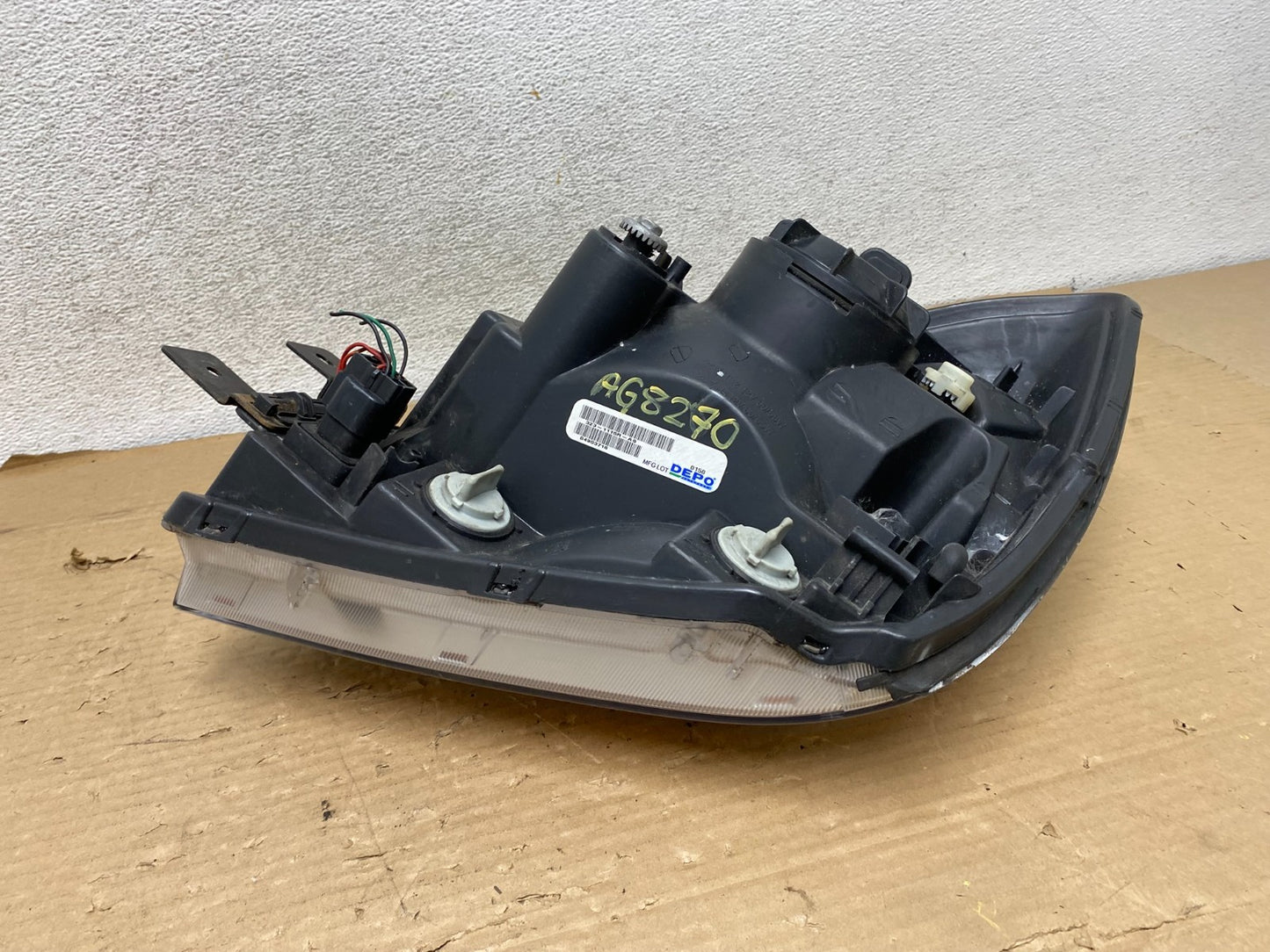 2005 to 2006 Kia Sportage Right Passenger RH Halogen Headlight DEPO AG8270 DW6