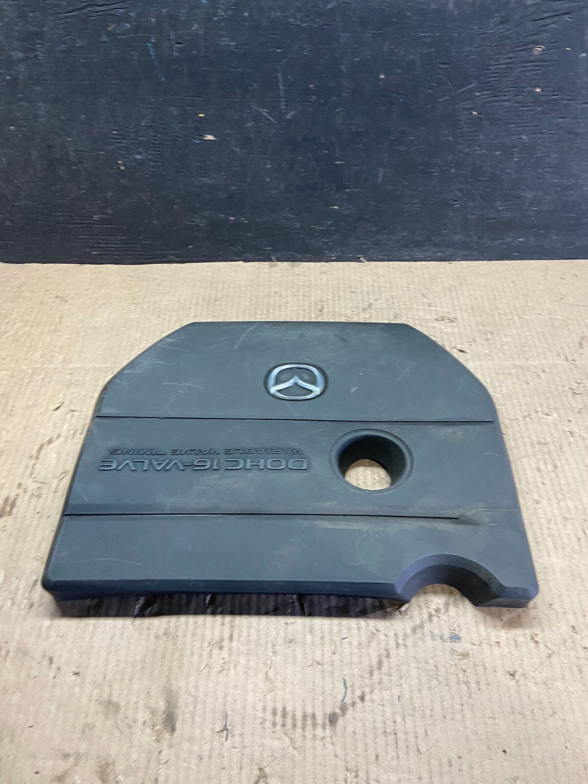 2004 to 2008 Mazda 3 DOHC 16 VALVE Engine Shield Top Cover i3629 Oem DG11