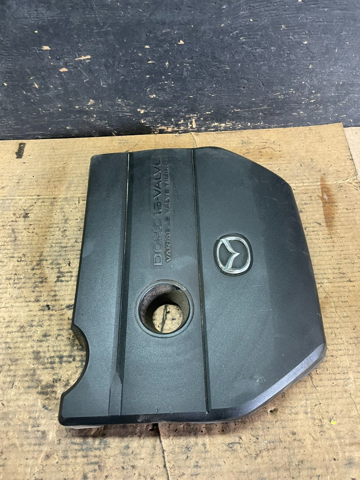 2004 to 2008 Mazda 3 DOHC 16 VALVE Engine Shield Top Cover Oem  q9879 DG3