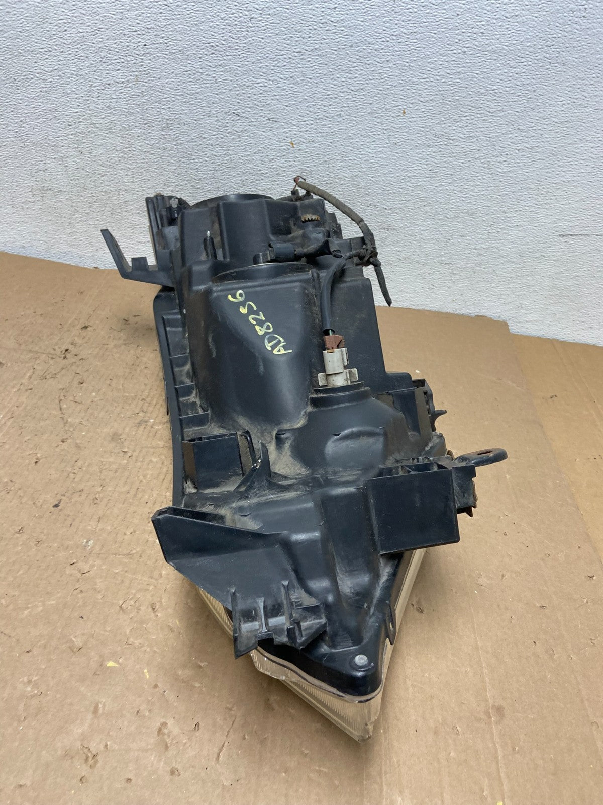 2012 to 2017 Nissan Quest Right Passenger RH Headlight Halogen AD8256 DW9