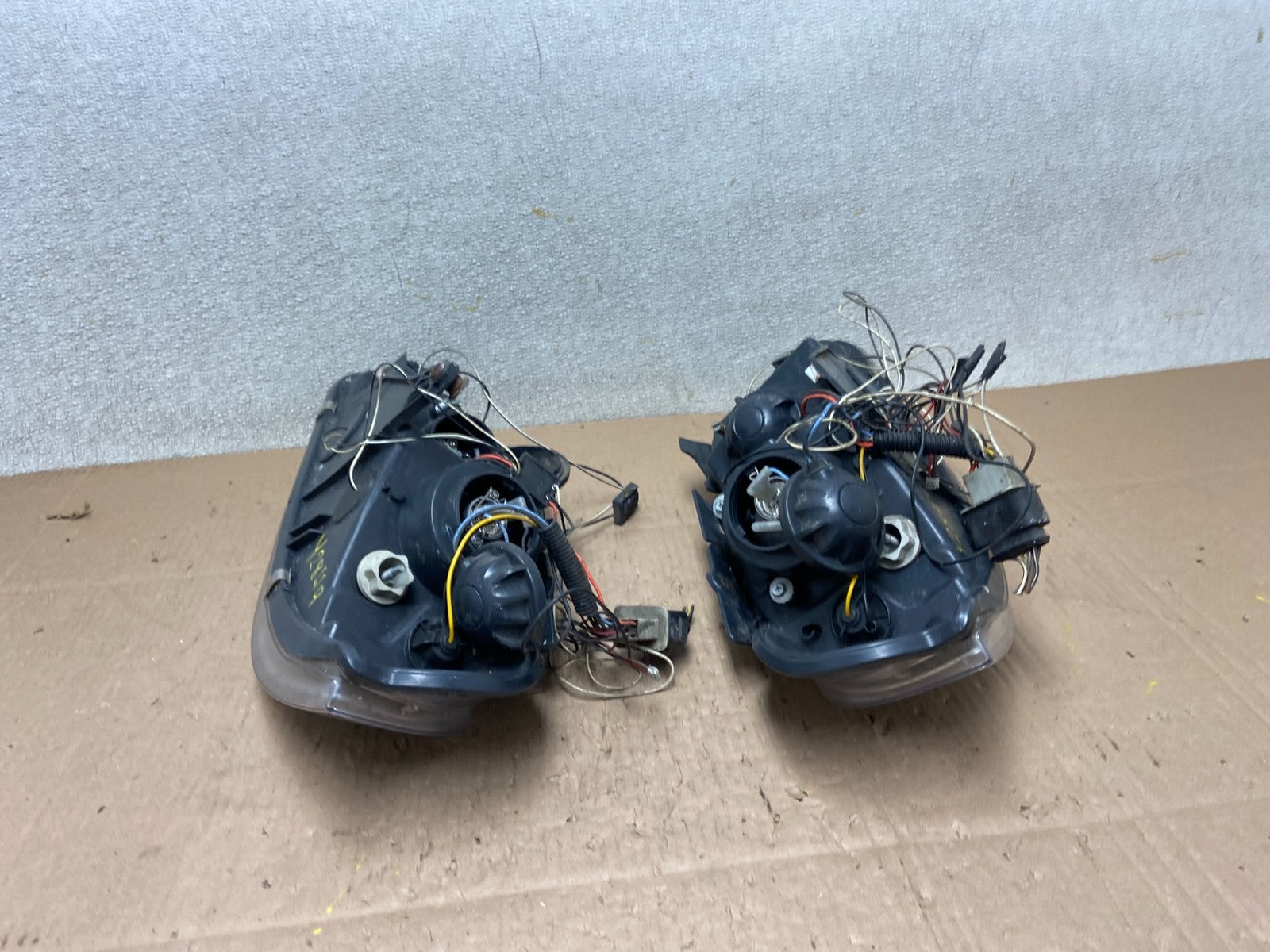 2001-2005 Volkswagen Passat Left+Right Set LED Black Headlight Y2849 DG12