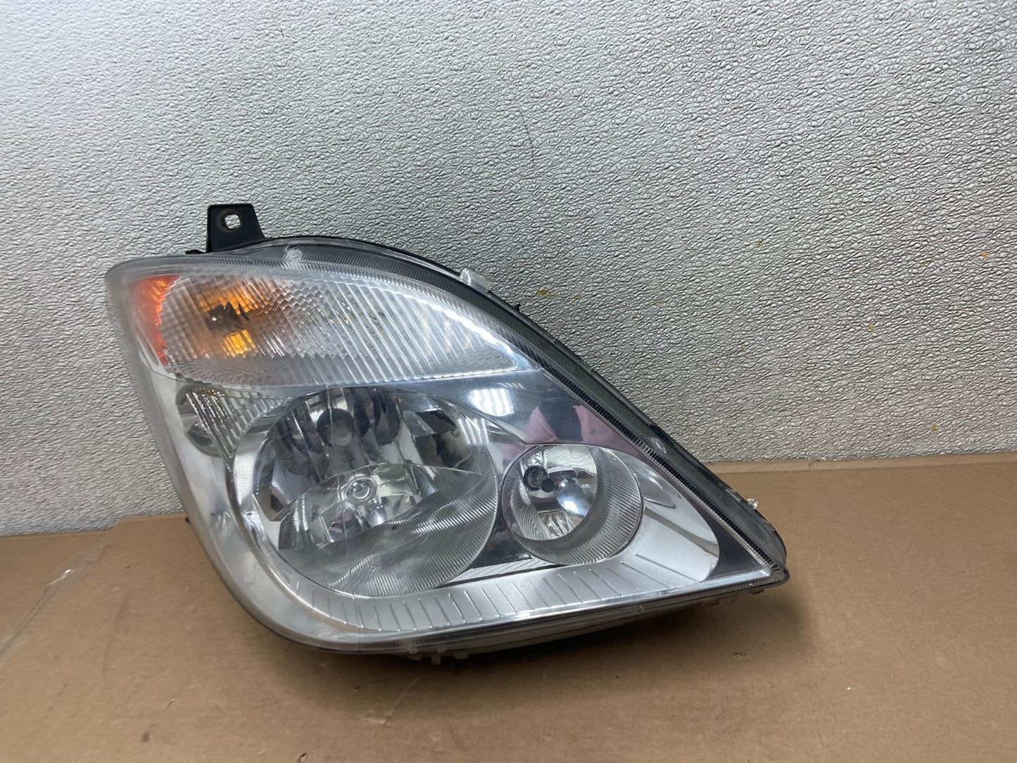 2007 to 2013 Mercedes Sprinter Headlight Right Passenger Halogen Oem AA9857 DW1