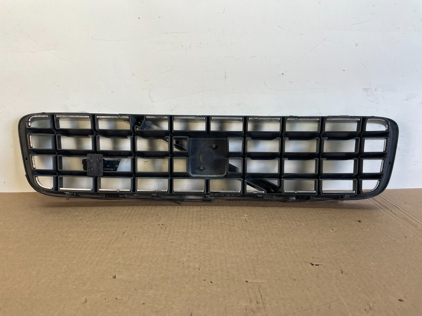 2003 to 2013 Volvo XC90 Front Upper Grill Grille AG2950 DG3