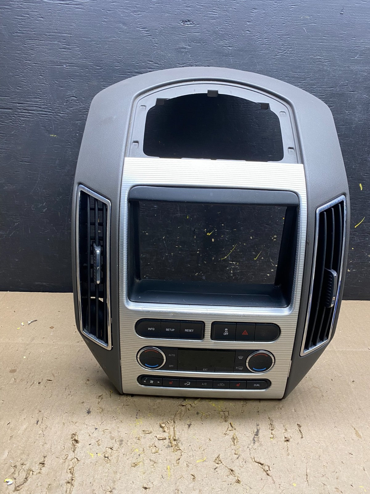 2007 - 2010 Ford Edge Heater Climate Control Radio Control Dash Bezel u5548 DG0