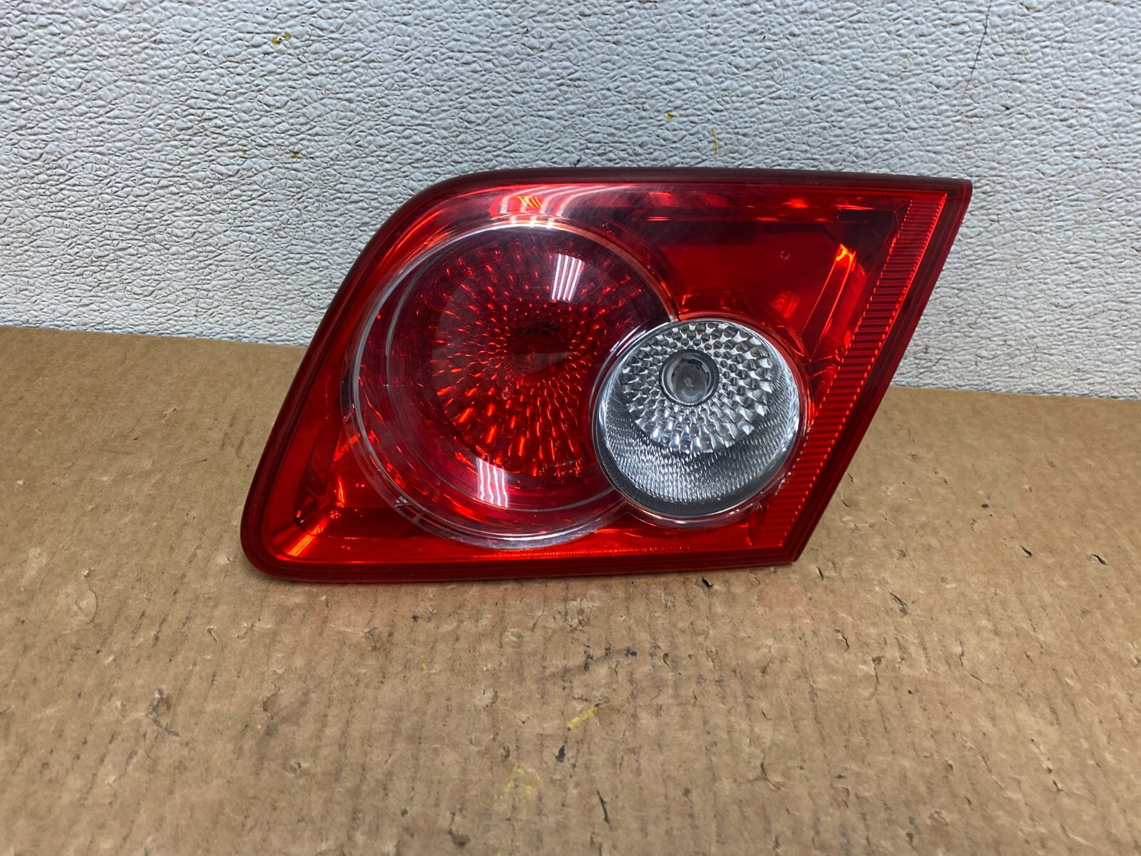 2003 2004 2005 Mazda 6 Right Passenger Inner Tail Light Taillight OEM i0994 DG0