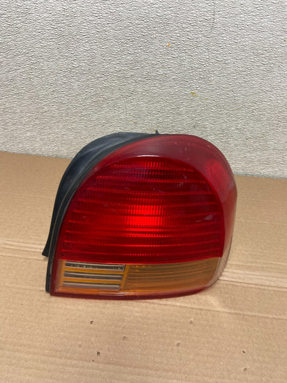 1999 2000 2001 Hyundai Sonata Right Passenger Rh Side Tail Light Oem AB0952 LK0