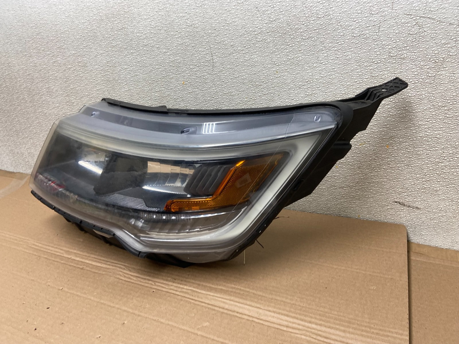 2016-2019 Ford Explorer Left Driver Lh Led Headlight Oem AB0977 DW1