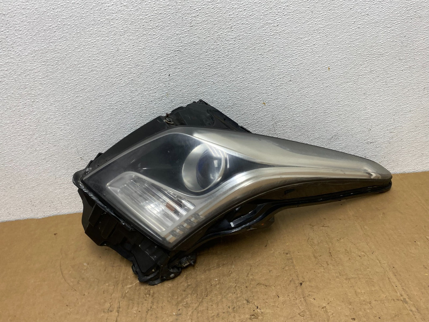 2013 to 2018 Cadillac Ats Left Driver LH Side Halogen Headlight AD1430 DW0