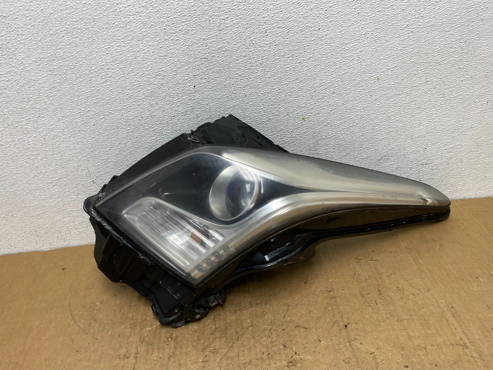 2013 to 2018 Cadillac Ats Left Driver LH Side Halogen Headlight AD1430 DW0