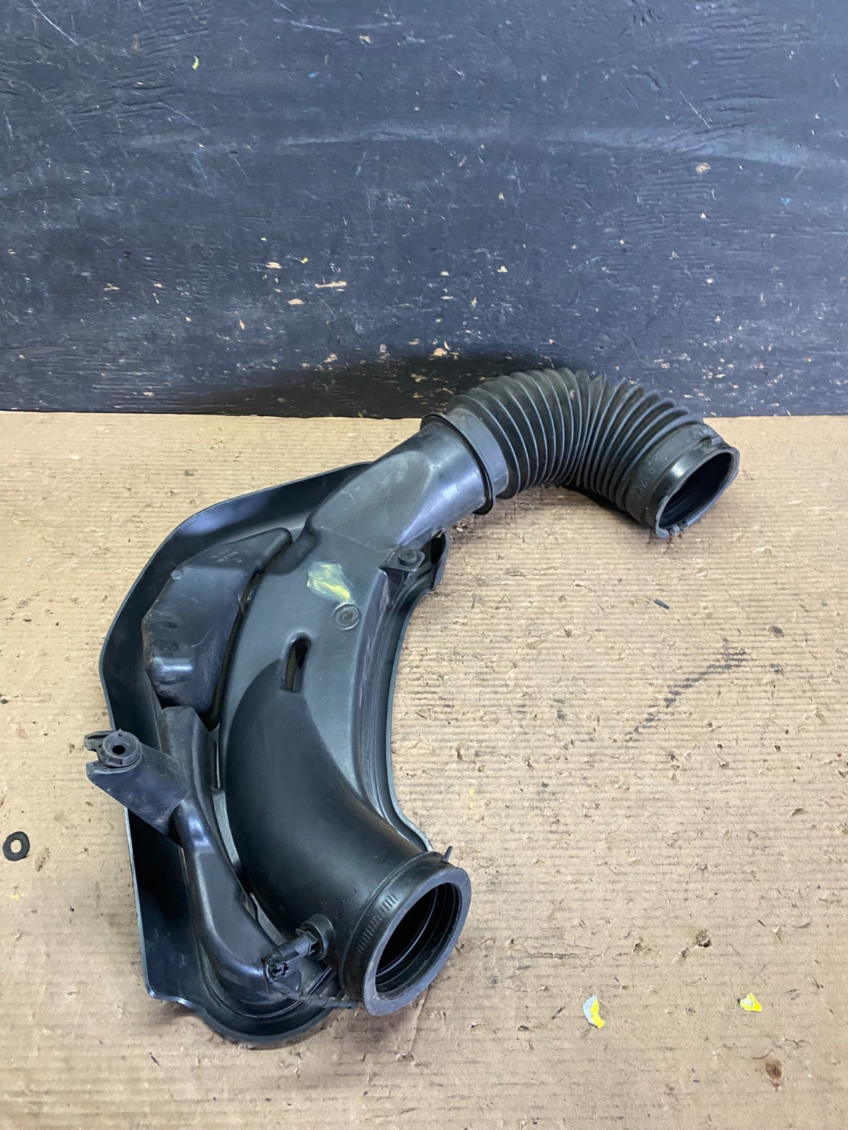 2011 to 2018 Chrysler 300 3.6L Air Intake Duct Tube Cleaner S3536 DG7
