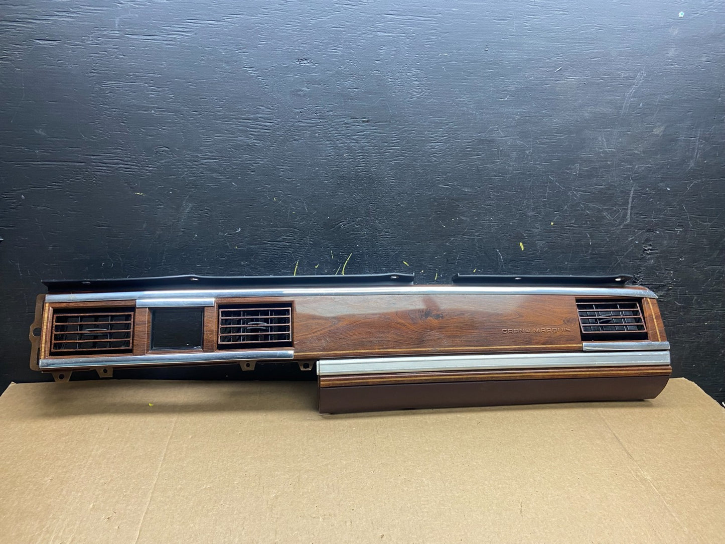1988 - 1991 Mercury Marquis Center Console Air Vent Molding Bezel Trim x6571 DG0