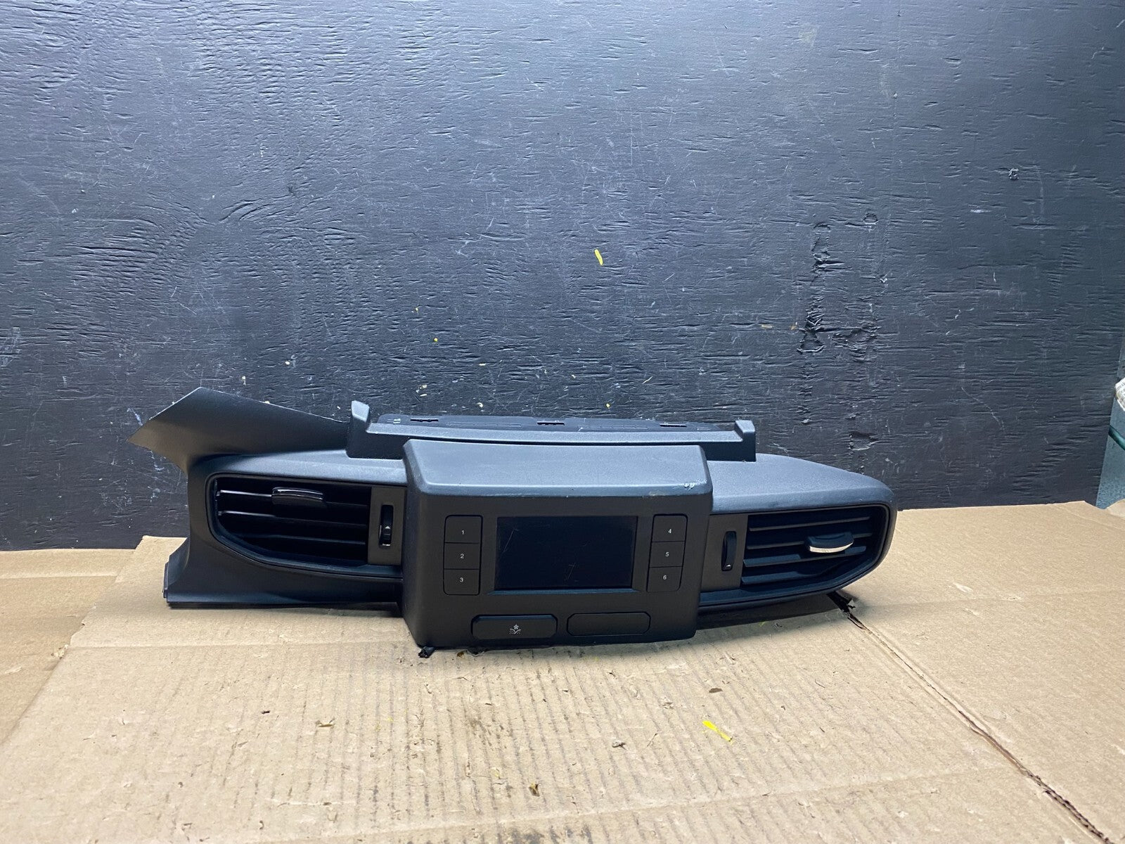 2020 to 2023 Ford Explorer Console Radio Display Screen Air Vents L6797 DG0