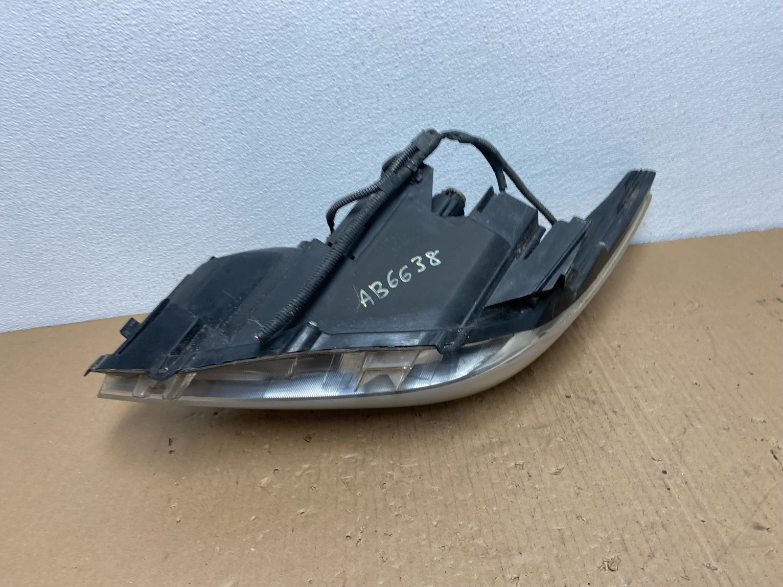 2010 - 2011 Toyota Prius Right Passenger Rh Blue Halogen Headlight AB6638 DW7