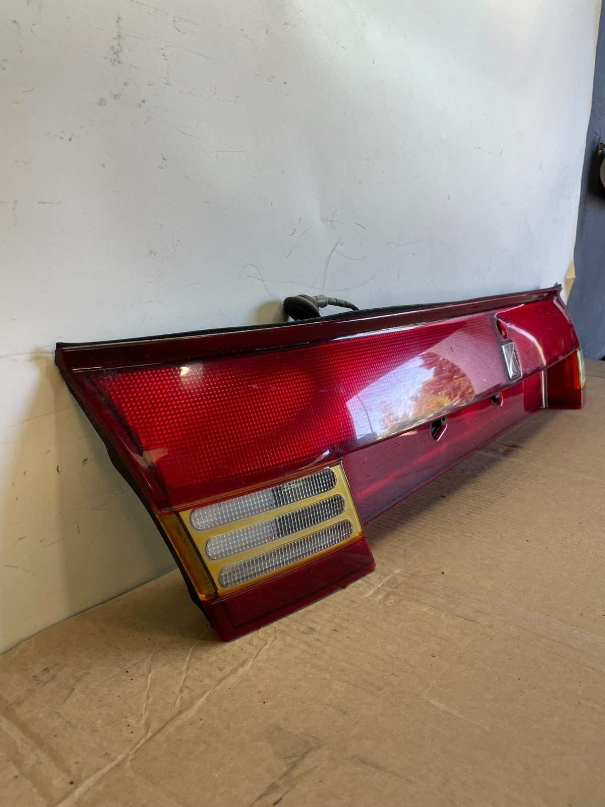1997-2000 Saturn SC1 SC2 Coupe Center Trunk Finish Tail Light AG7527 DG2