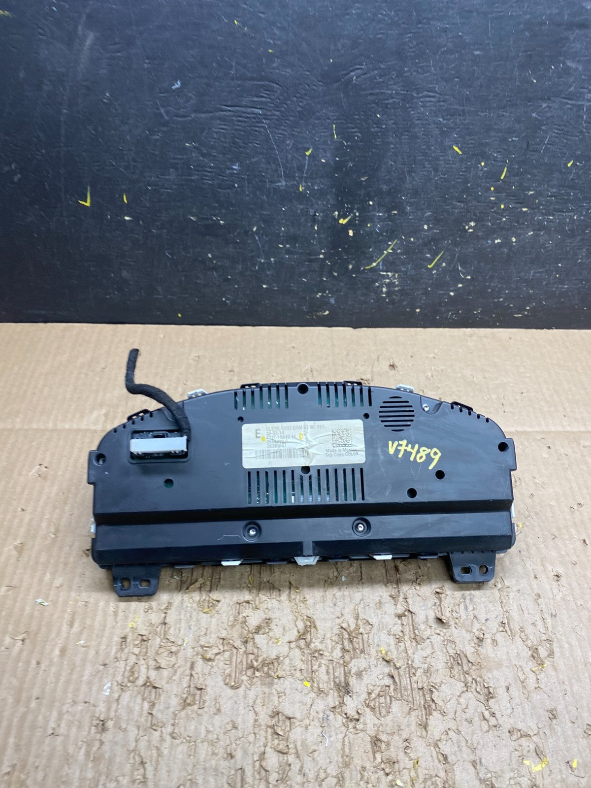 2011 Ford Edge Gauge Speedometer Cluster OEM v7489 DG6