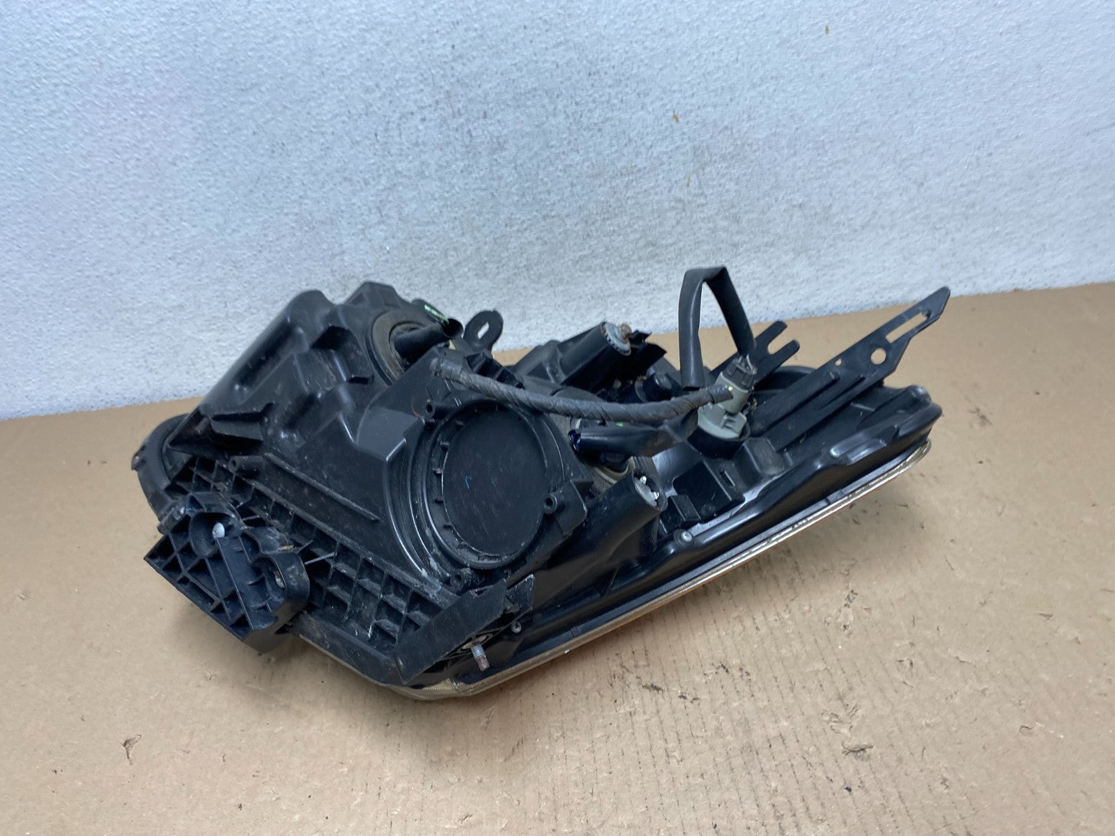 2009-2013 Nissan Rogue Right Passenger Halogen Headlight AF3230 DW7