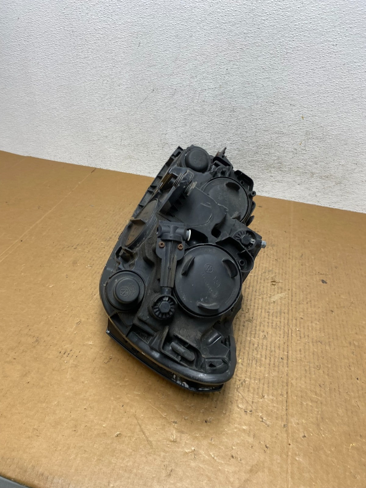 2012-2015 Volkswagen Passat Right Passenger RH Halogen Headlight AE2589 DW6