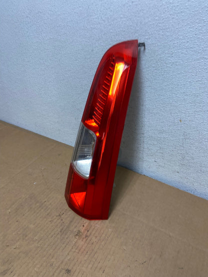 2005 - 2007 Volvo XC70 V70 Right Passenger RH Side Tail Light Upper AD0788 LK1