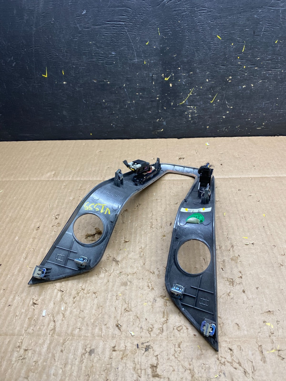 2011 to 2014 Chevrolet Cruze Center Console Gear Shift Trim Panel V1555  DG3