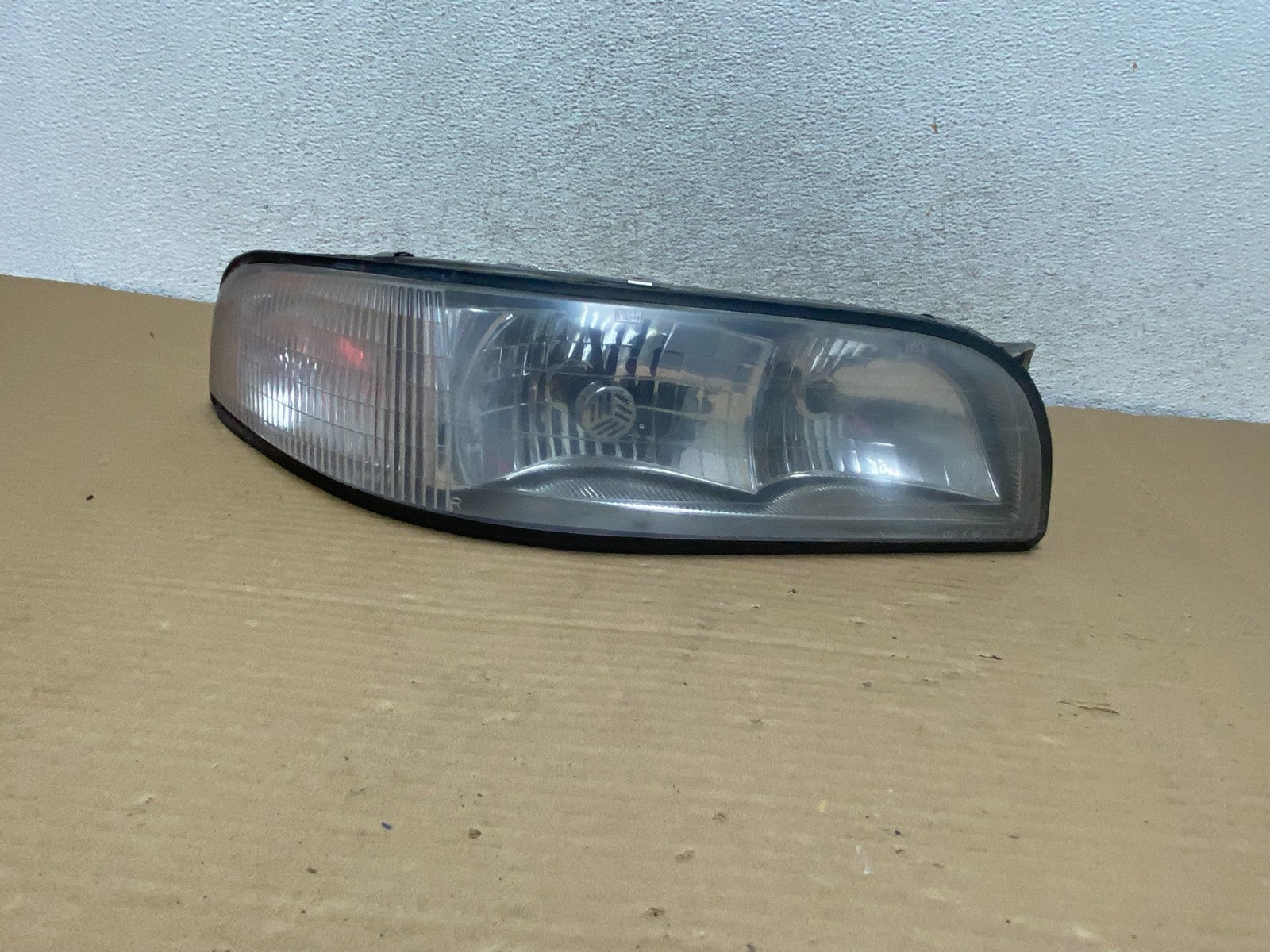 1997 to 1999 Buick Lesabre Right Passenger RH Side Halogen Headlight AG8866 DW0