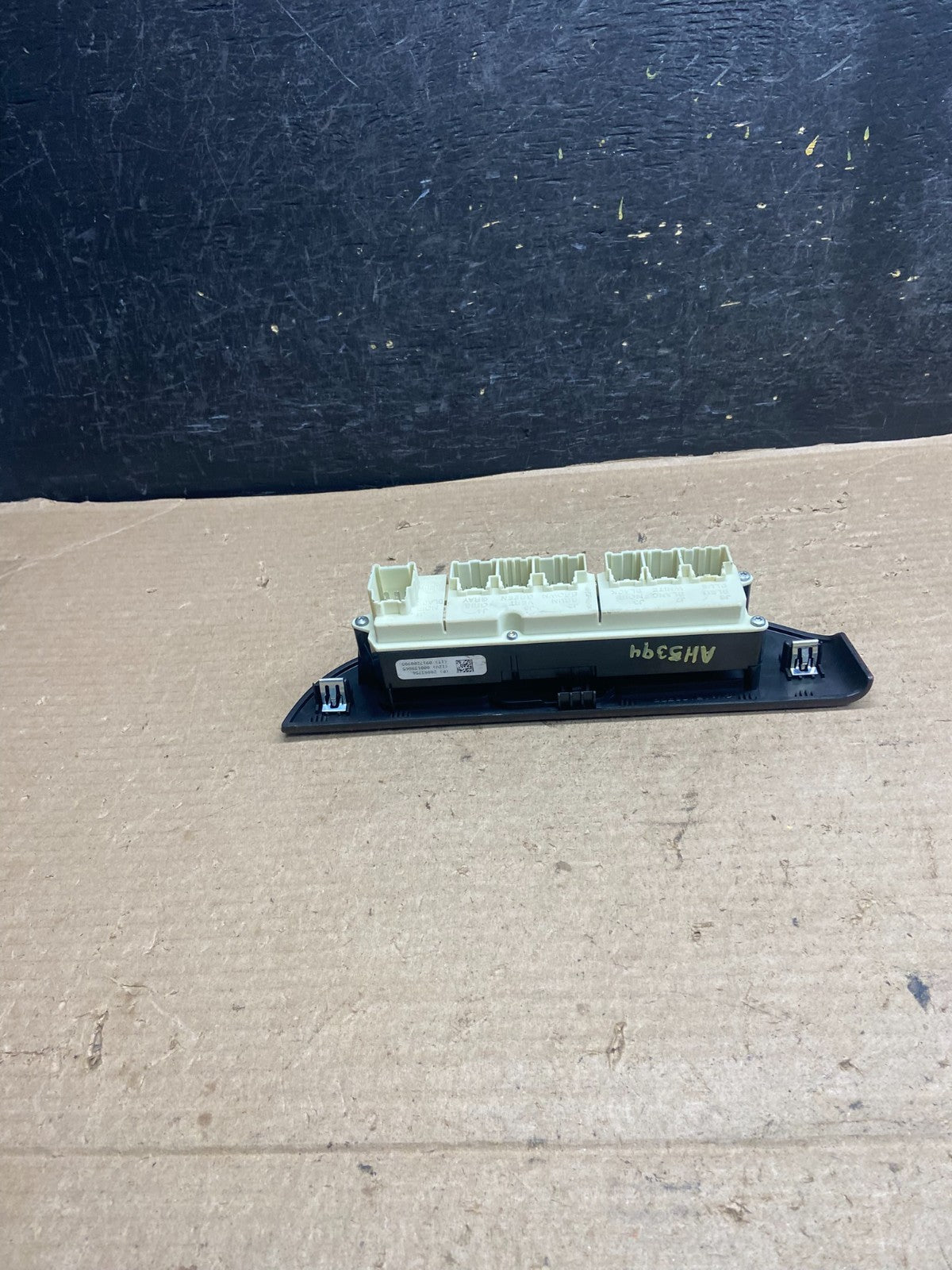 2007-2014 Tahoe Yukon Suburban Escalade Passenger Window Switch Control AH53943