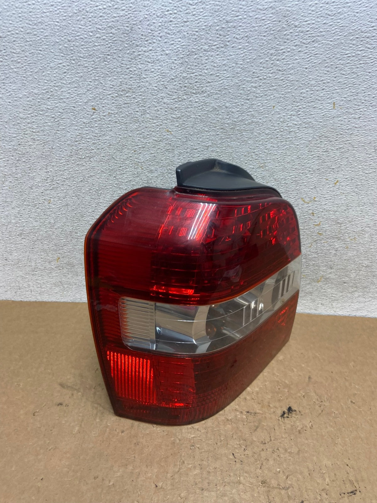 2004-2007 Toyota Highlander Left Driver LH Side Tail Light AI3570 LK2