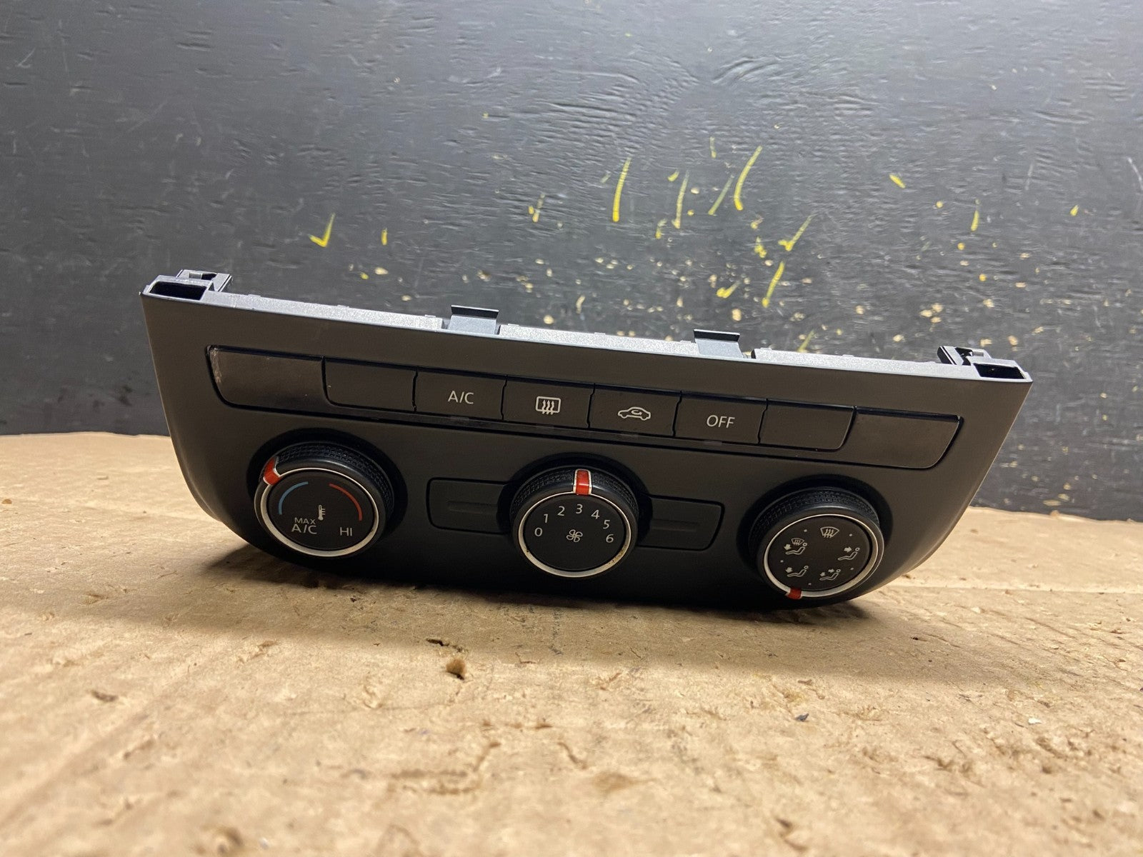 2016-2017 Volkswagen Tiguan Front Center Console Climate Control OEM Y5565 DG0