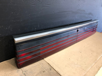 1987-1992 Chrysler LeBaron Convertible Center Tail Light Panel Trim D9206 DG12
