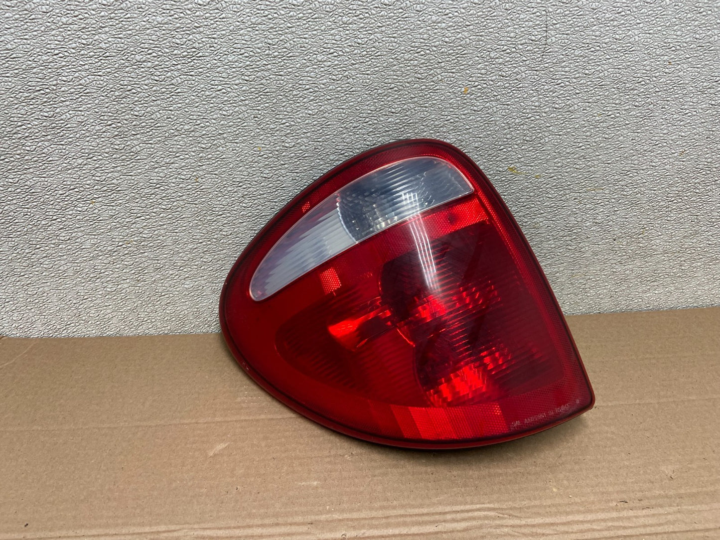 2001 to 2003 Dodge Grand Caravan Left Driver Lh Tail Light Oem AB0984 LK0