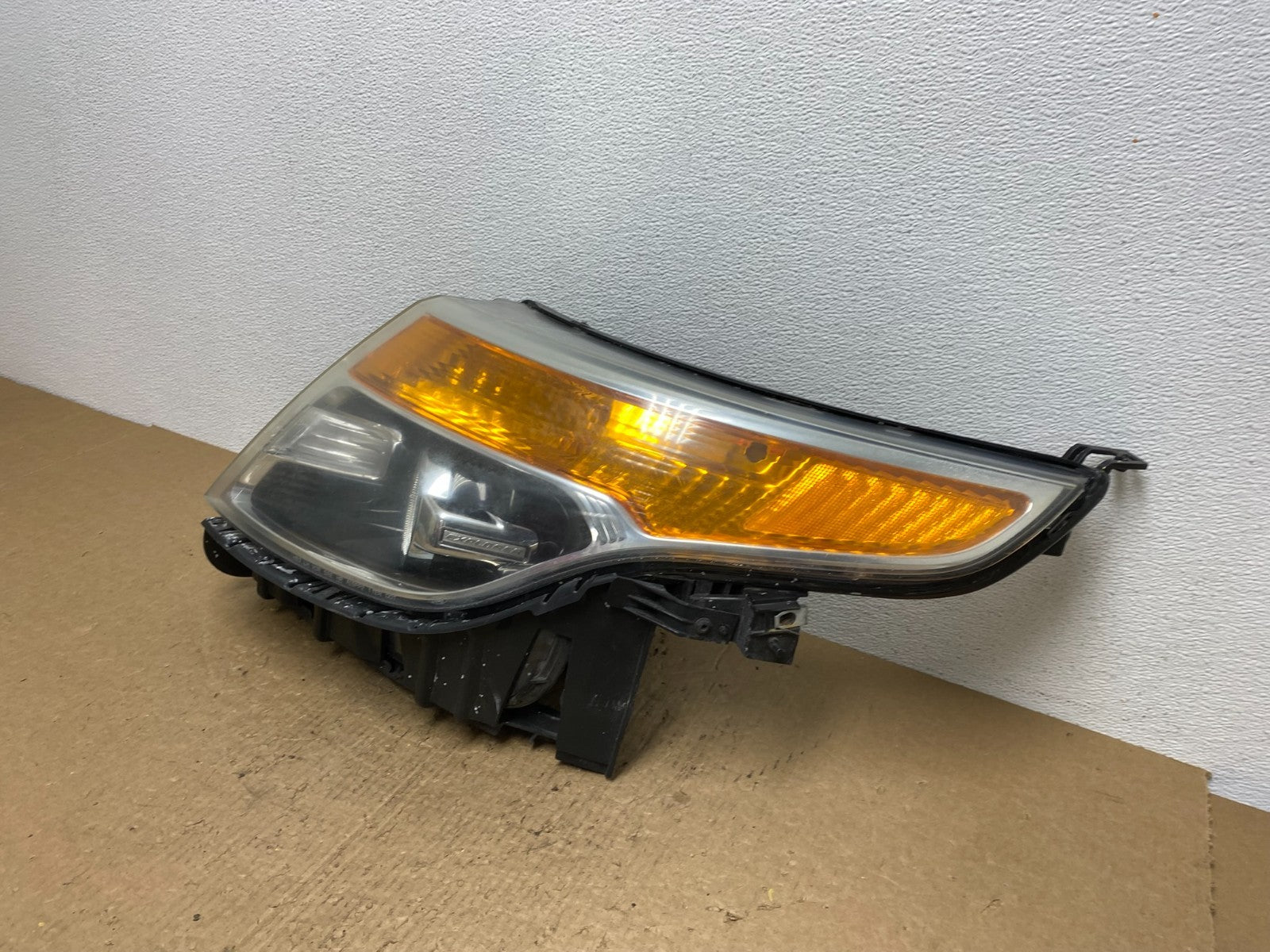 2011 to 2015 Ford Explorer Left Driver LH Halogen Headlight Oem AC1641 DW1